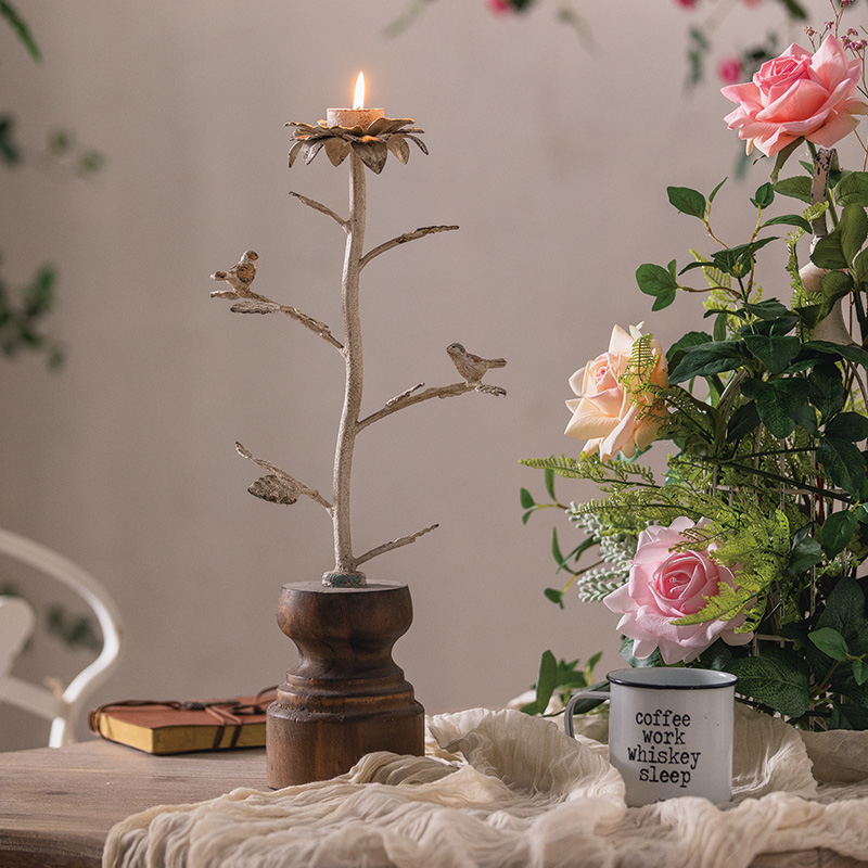 Interior Design White And Wood - حامل شموع معدني أبيض على شكل